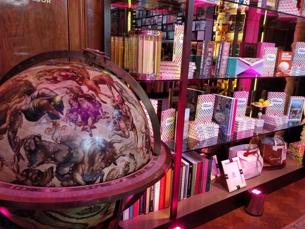 Maison Assouline Event Globe Lighting