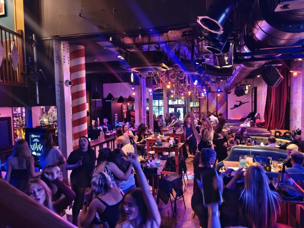 London Fun 90s Brunch Party Bar8162117